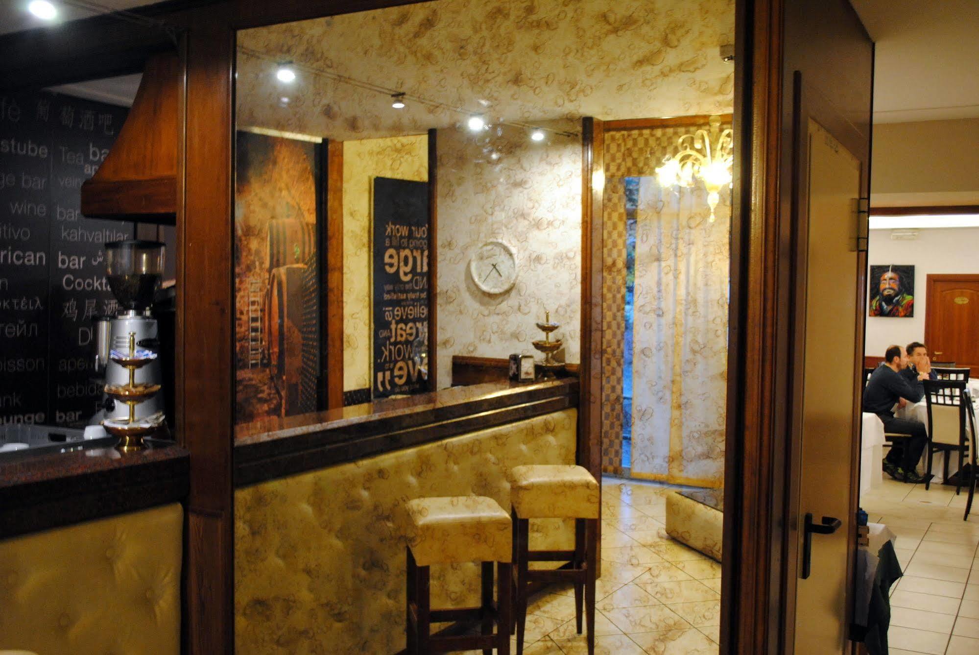 Hotel Domus Маранелло Экстерьер фото